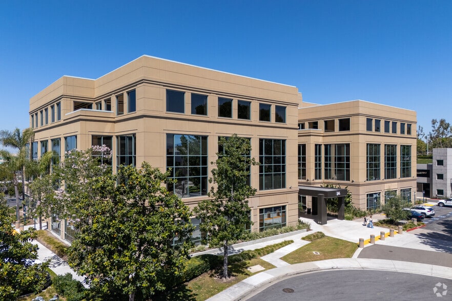 114 Pacifica, Irvine, CA à louer - Photo principale – Image 1 sur 10