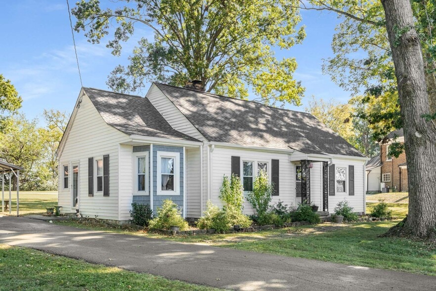 325 E Hill Ave, Lewisburg, TN à vendre - Photo principale – Image 1 sur 11