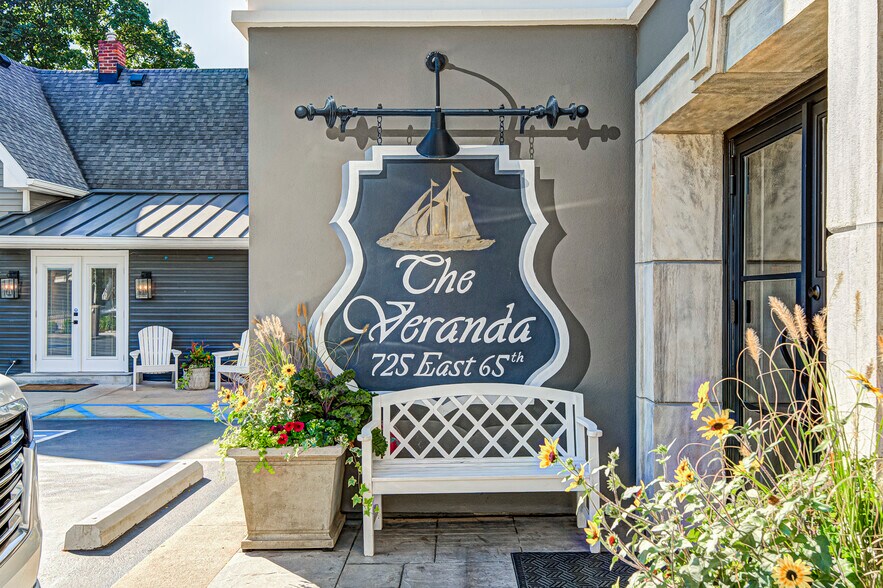 725 E 65th St, Indianapolis, IN à vendre - Photo de l’immeuble – Image 2 sur 8