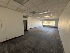 519 W Foothill Blvd, Rialto, CA à louer Photo intérieure– Image 2 sur 5