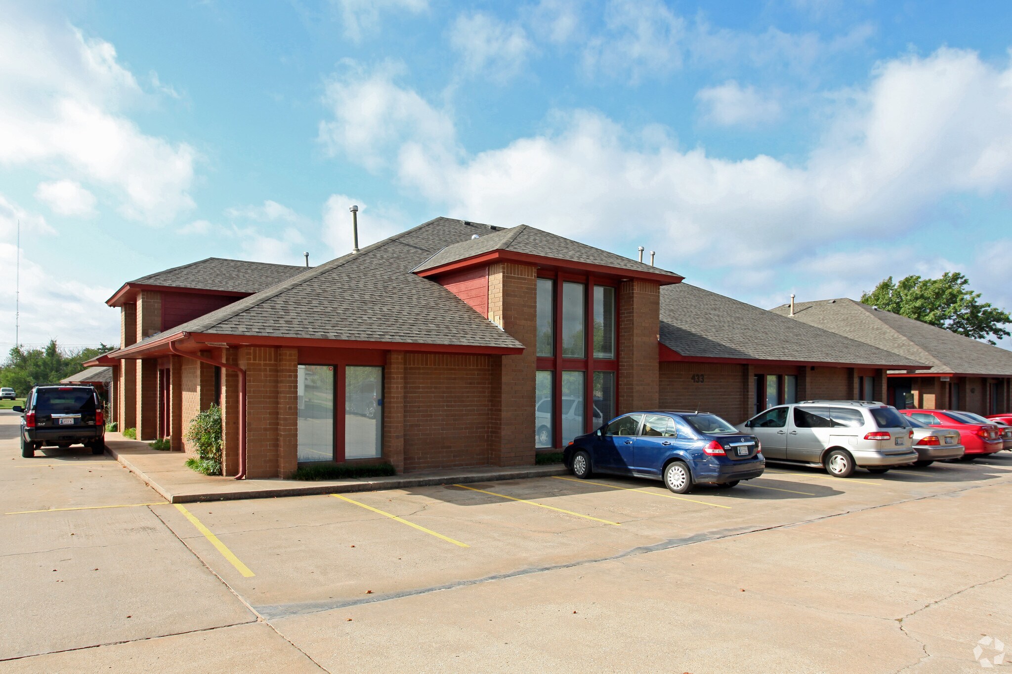 433 W Wilshire Blvd, Oklahoma City, OK à louer Photo principale– Image 1 sur 3