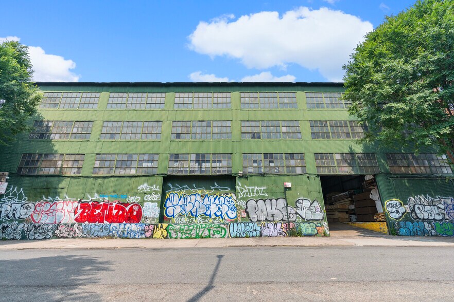 801 E 135th St & 841 E 135th St portefeuille de 2 biens à vendre sur LoopNet.fr - Photo de l’immeuble – Image 2 sur 31