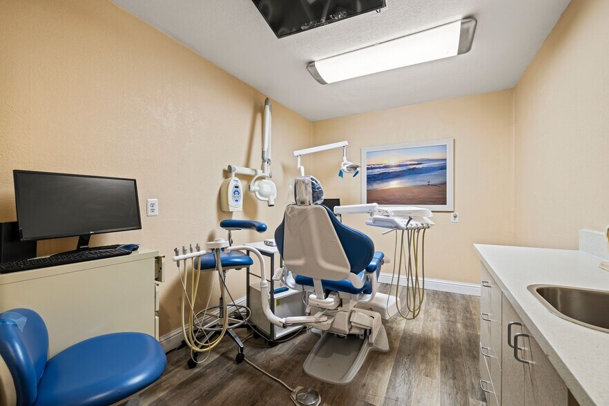 7001 Greenback Ln, Citrus Heights, CA à vendre - Photo de l’immeuble – Image 3 sur 18