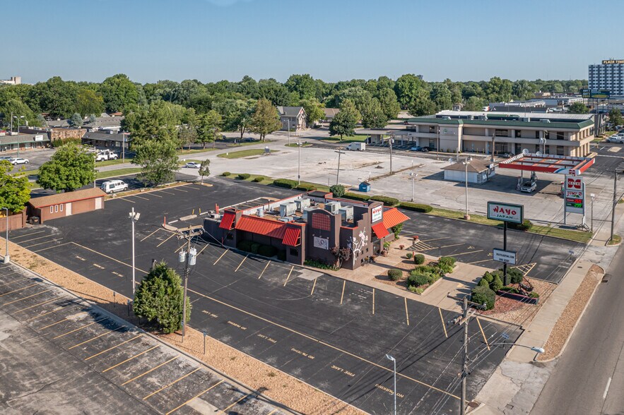 2119 S Glenstone Ave, Springfield, MO à louer - Photo de la construction – Image 2 sur 2