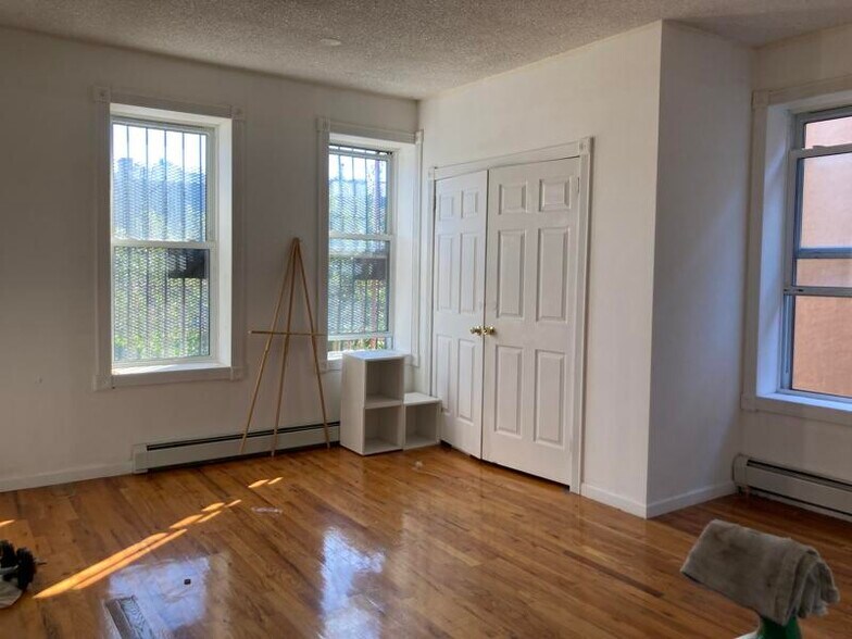 466 Prospect Pl, Brooklyn, NY à vendre - Photo intérieure – Image 3 sur 18