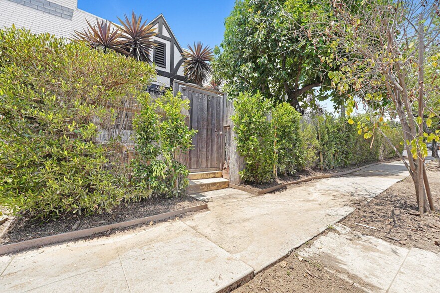 4326 Gateway Ave, Los Angeles, CA à vendre - Photo de l’immeuble – Image 2 sur 10