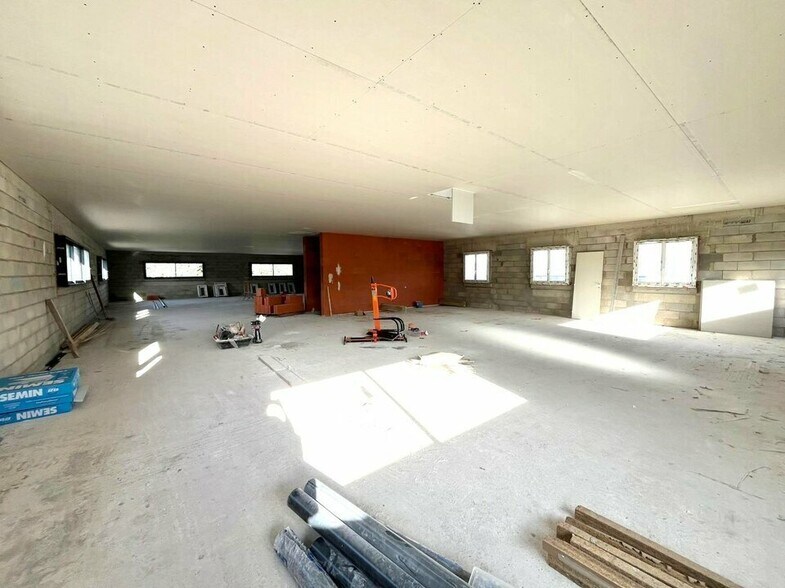 Local commercial dans Tourrettes à louer - Photo intérieure – Image 3 sur 4