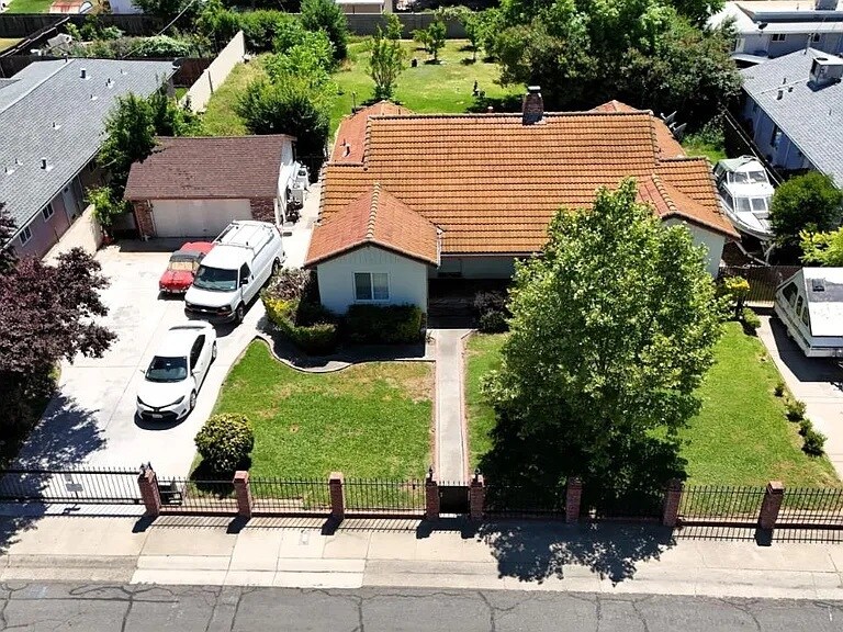 2076 20th Ave, Sacramento, CA à vendre - Photo de l’immeuble – Image 2 sur 7