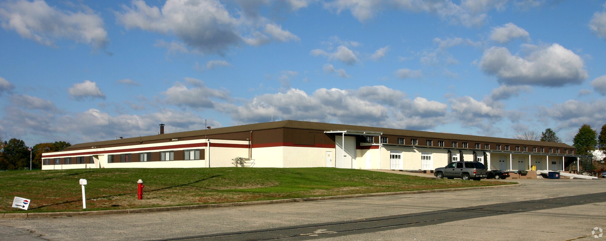 2 Johnson Dr, Raritan, NJ à louer Photo de l’immeuble– Image 1 sur 10