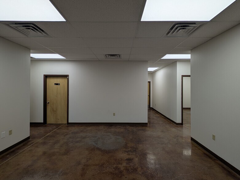 2605 S County Road 1242, Midland, TX à louer - Photo de l’immeuble – Image 3 sur 11