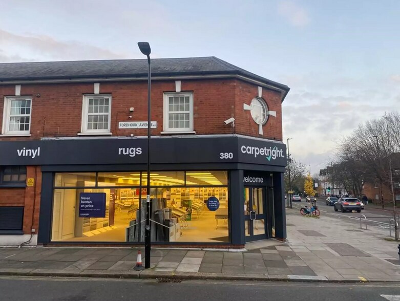 380 Uxbridge Rd, Londres à louer - Photo de l’immeuble – Image 3 sur 4