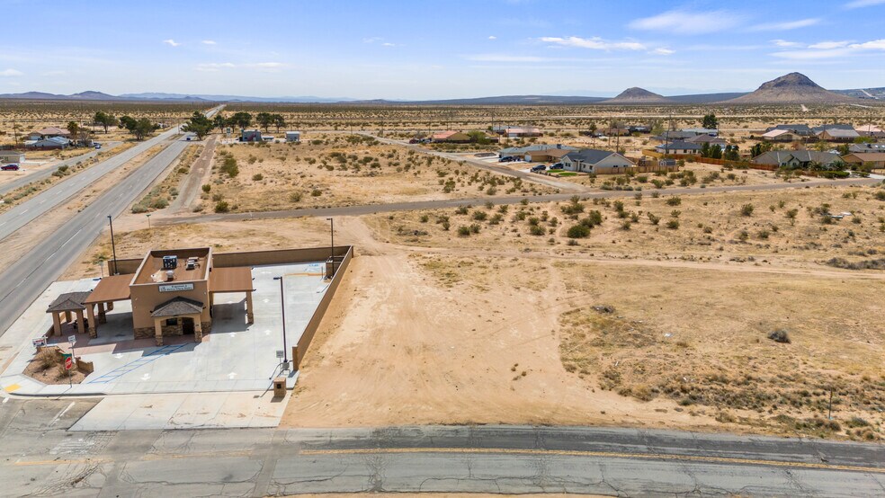 10622 S Loop Rd, California City, CA à vendre - Photo de l’immeuble – Image 3 sur 9