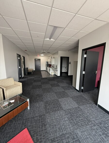 400-440 N York Rd, Bensenville, IL à louer - Photo de l’immeuble – Image 3 sur 6