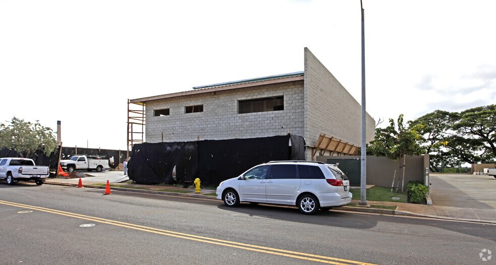 94-423 Akoki St, Waipahu, HI à louer - Photo de l’immeuble – Image 2 sur 11