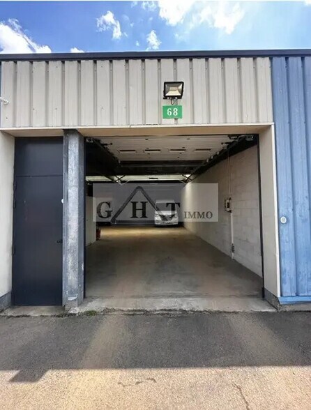 Bureau dans Vaux-le-Pénil à louer - Photo de l’immeuble – Image 1 sur 7