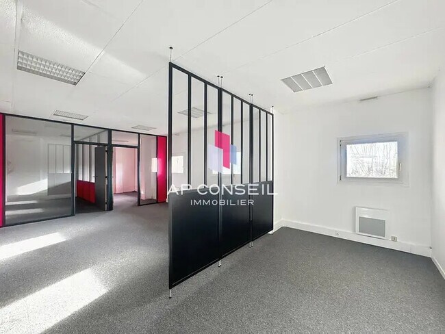 Plus de détails pour Bureau à louer