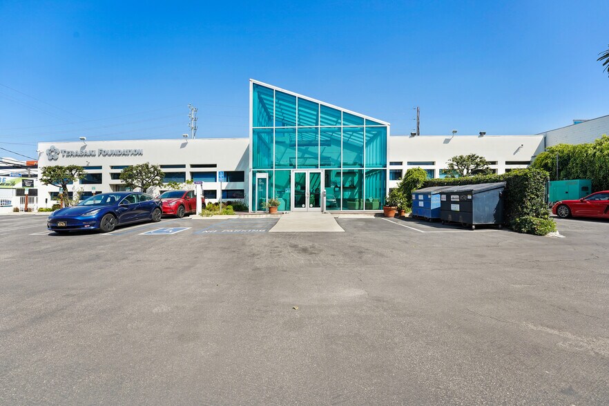 11570 W Olympic Blvd, Los Angeles, CA à vendre - Photo de l’immeuble – Image 1 sur 12