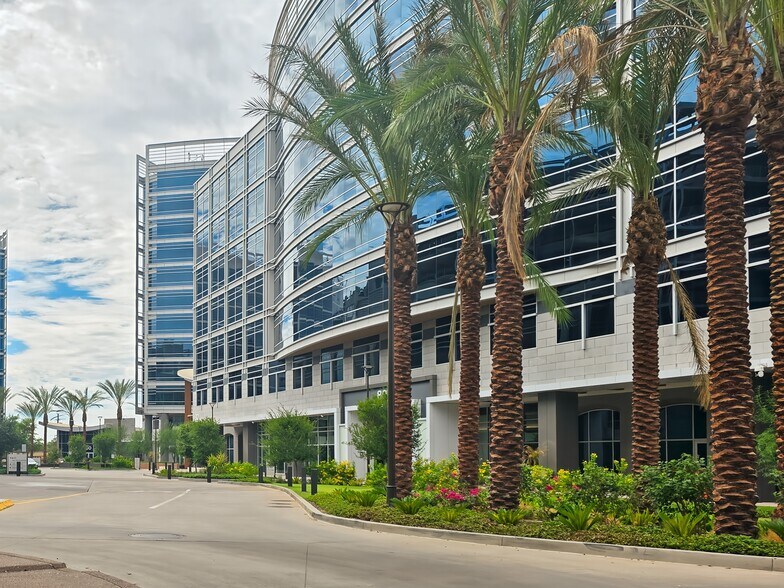 60 E Rio Salado Pky, Tempe, AZ à louer - Photo intérieure – Image 2 sur 11