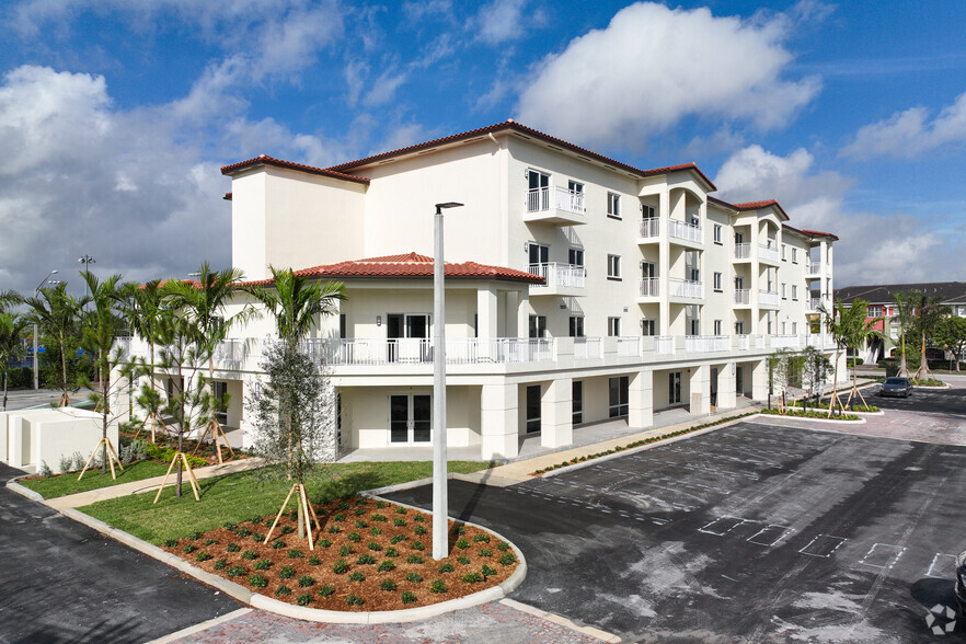 11150 Northwest 82nd St, Doral, FL à louer - Photo de l’immeuble – Image 3 sur 15