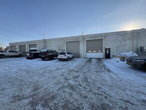 9730-9738 51st Ave NW, Edmonton, AB à louer Photo intérieure– Image 2 sur 5