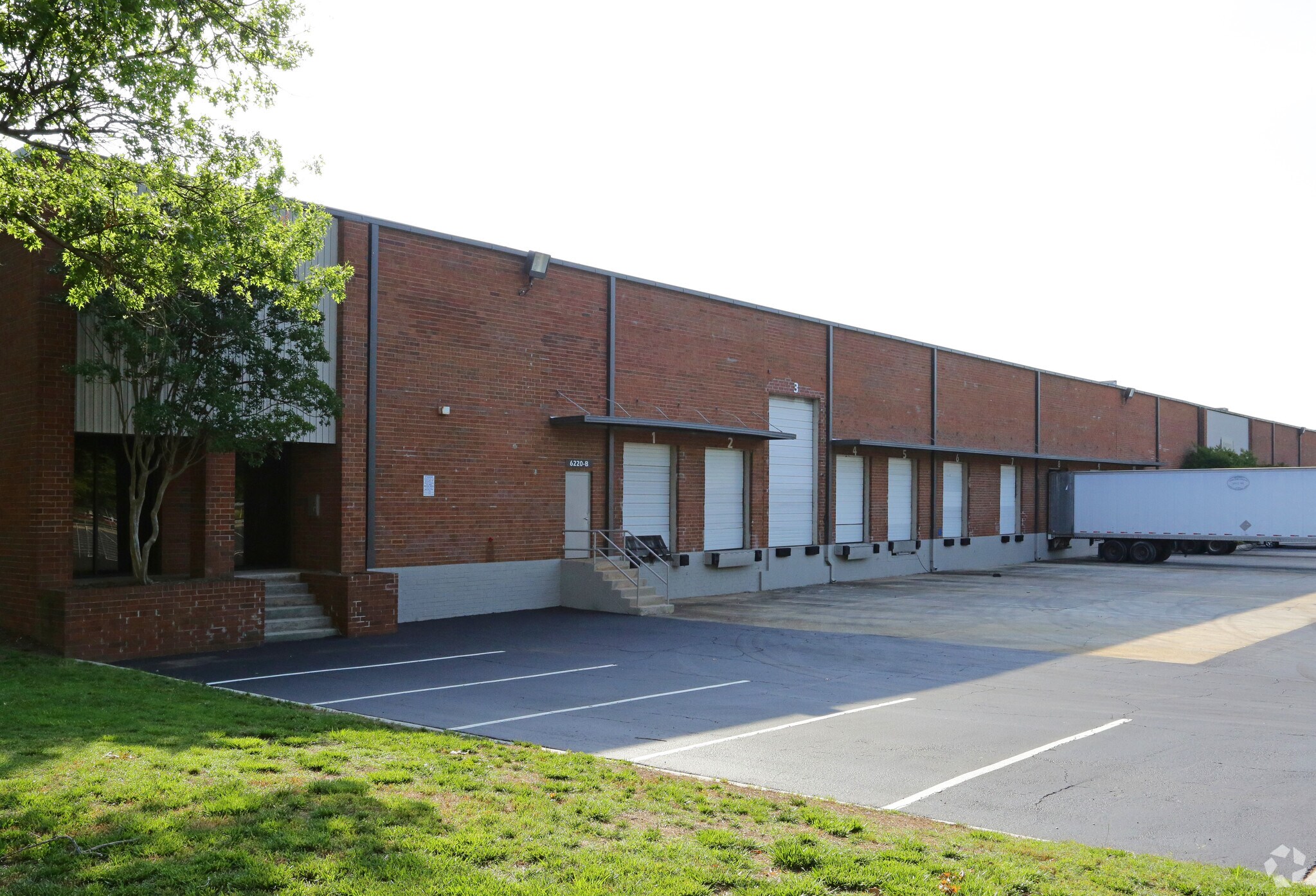 6220 Purdue Dr Sw, Atlanta, GA à louer Photo de l’immeuble– Image 1 sur 7