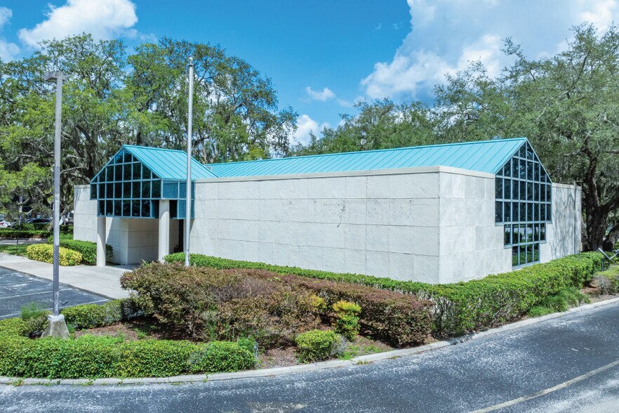15302 Amberly Dr, Tampa, FL à louer - Photo de l’immeuble – Image 2 sur 5
