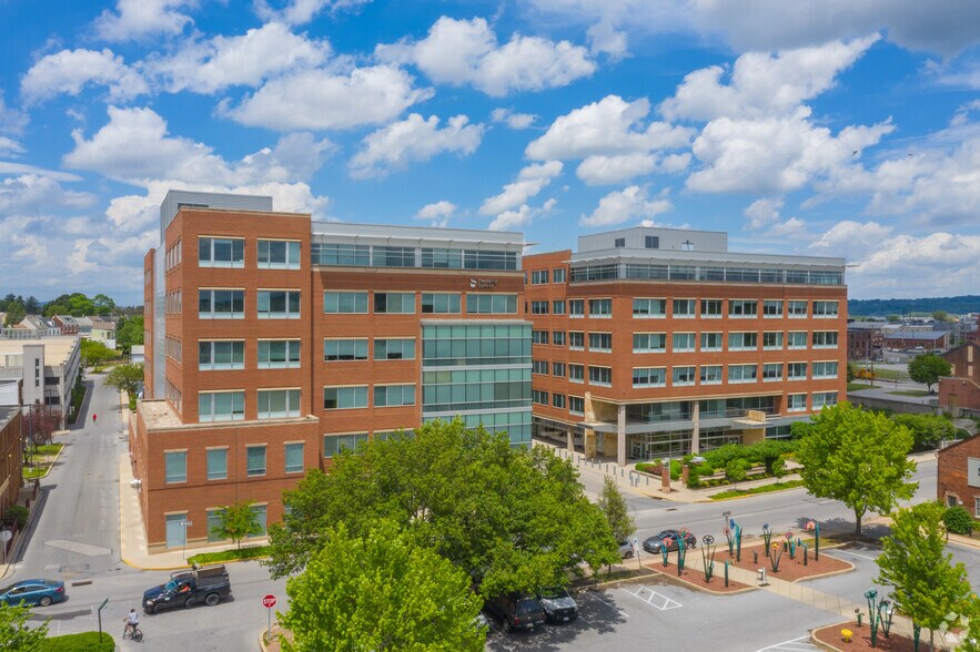 221 W Philadelphia St, York, PA à vendre - Photo de l’immeuble – Image 1 sur 39