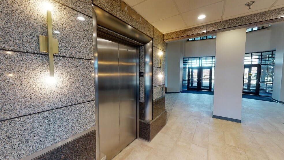 8335 Allison Pointe Trl, Indianapolis, IN à vendre - Photo intérieure – Image 3 sur 12