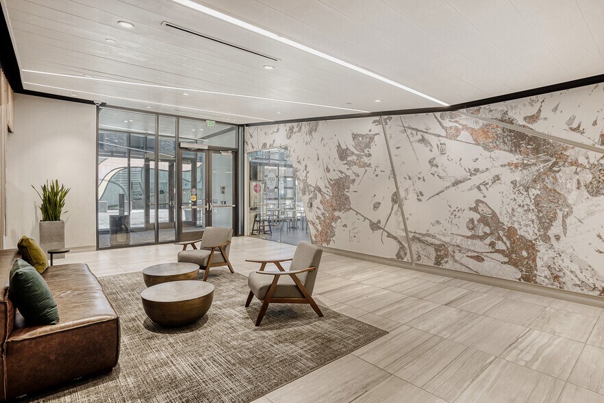 2420 17th St, Denver, CO à louer - Hall d’entrée – Image 3 sur 23