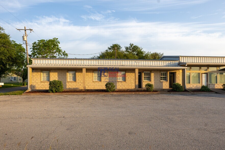 1201 Barnard Street, Glen Rose, TX à louer - Photo de l’immeuble – Image 2 sur 11