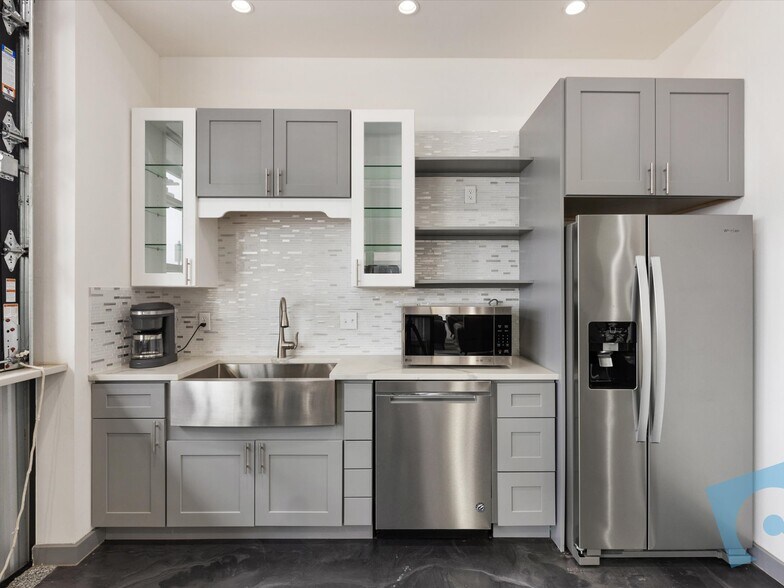4451 Dale Earnhardt Way, Northlake, TX à louer - Photo intérieure – Image 3 sur 11