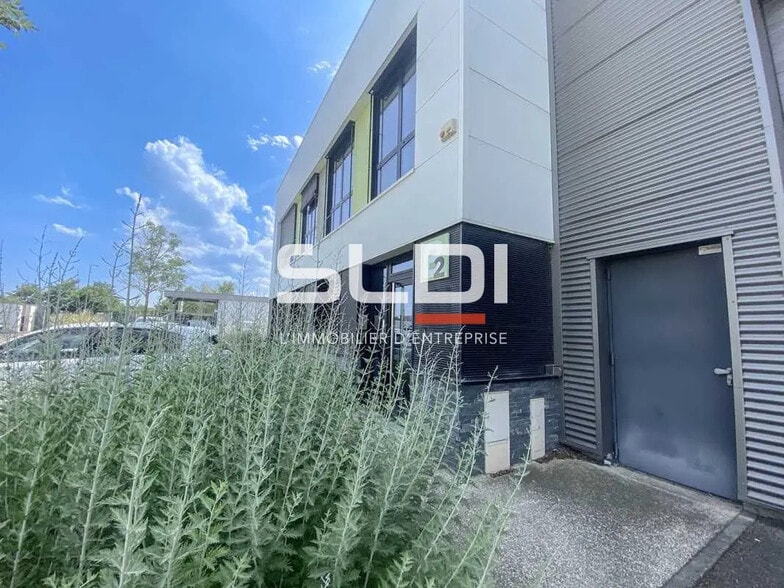 Bureau dans Vaulx-en-Velin à louer - Photo de l’immeuble – Image 1 sur 6