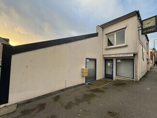 Plus de détails pour Local d'activités à louer