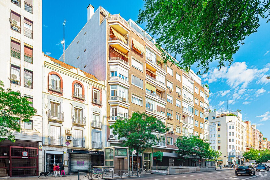 Calle de Narváez, 28, Madrid, Madrid à louer - Photo de l’immeuble – Image 1 sur 2