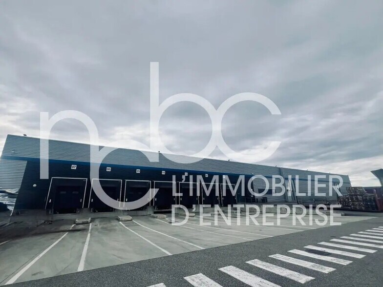 Local d’activités dans Corbas à louer - Photo de l’immeuble – Image 1 sur 8