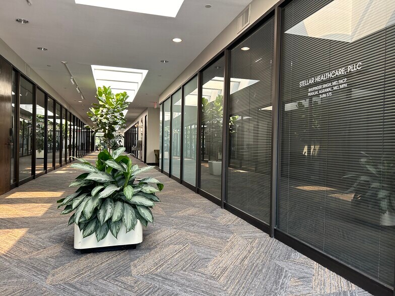 60 Revere Dr, Northbrook, IL à louer - Photo intérieure – Image 2 sur 16