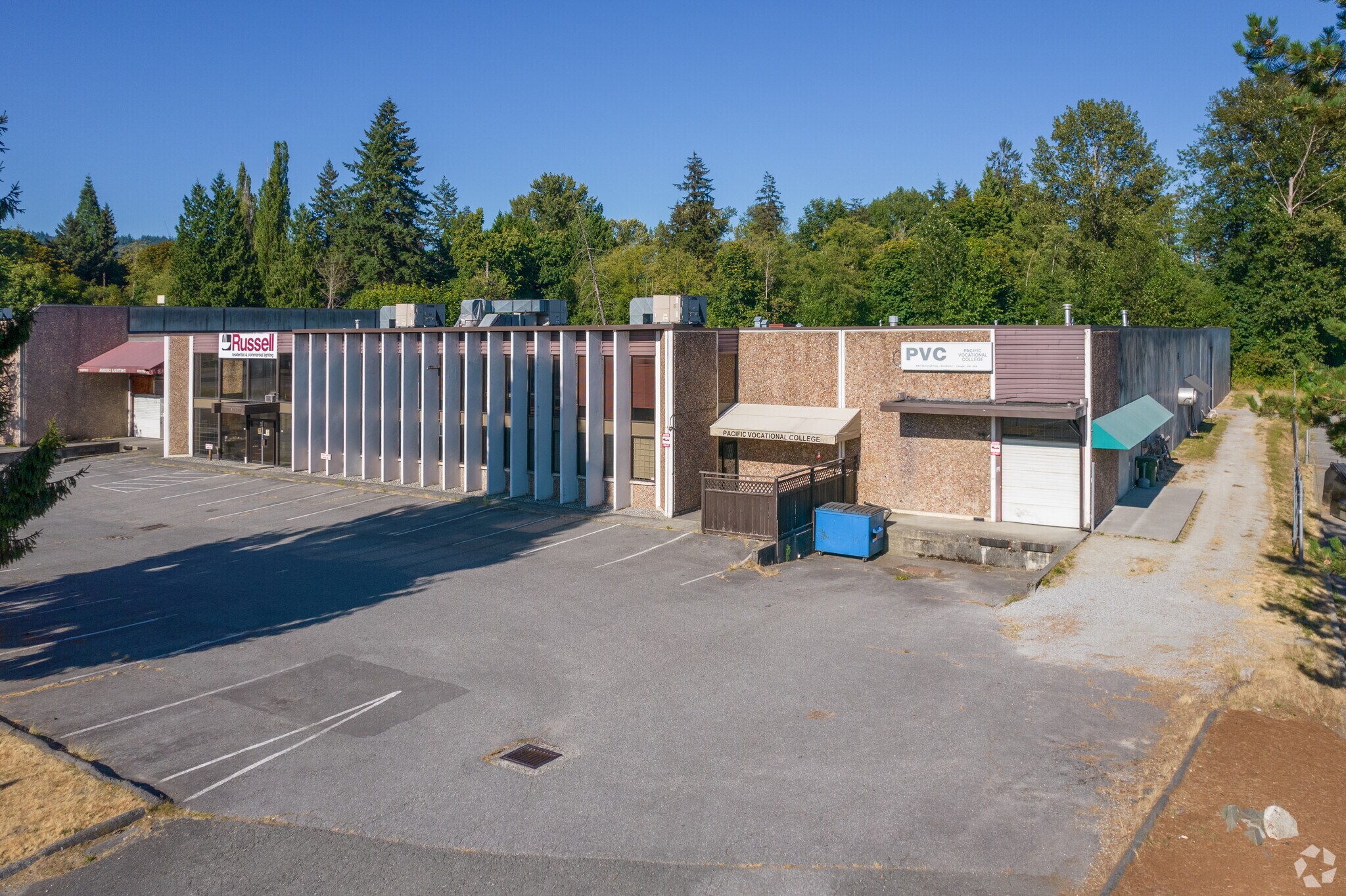 4062 Mcconnell Dr, Burnaby, BC à louer Photo principale– Image 1 sur 5