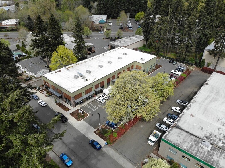5755 Willow Ln, Lake Oswego, OR à louer - Photo de l’immeuble – Image 1 sur 10