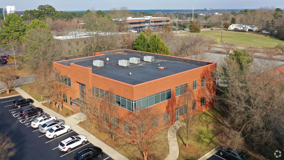 3909 Sunset Ridge Rd, Raleigh, NC à louer - Photo de l’immeuble – Image 3 sur 16