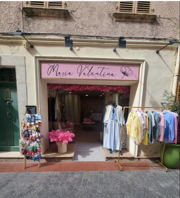 Local commercial dans Sanary-sur-Mer à louer Photo de l’immeuble– Image 1 sur 3