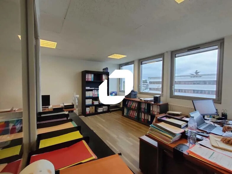 Bureau dans Le Chesnay-Rocquencourt à louer - Photo intérieure – Image 2 sur 13