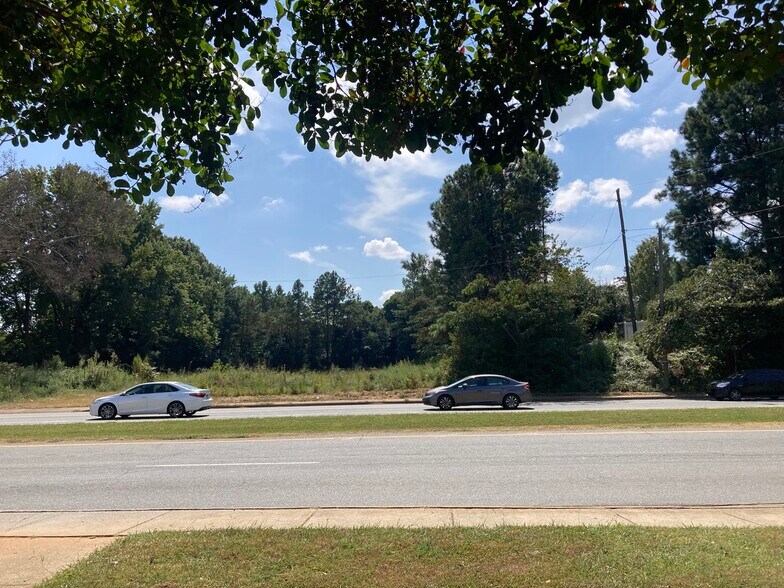 9452 Albemarle Rd, Charlotte, NC à louer - Photo de l’immeuble – Image 3 sur 3