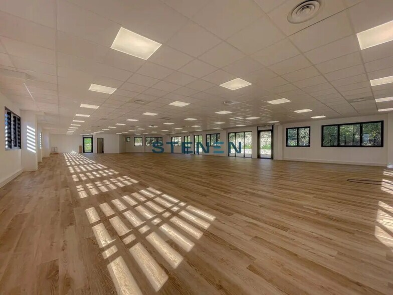 Bureau dans Venelles à louer - Photo de l’immeuble – Image 2 sur 7