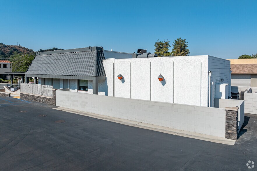 1031 E Route 66, Glendora, CA à vendre - Photo de l’immeuble – Image 2 sur 4