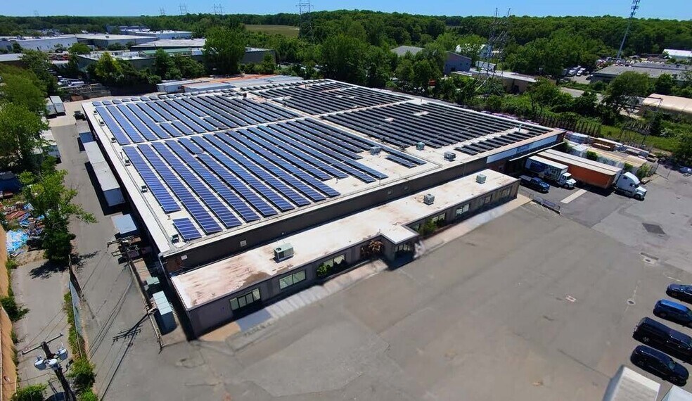 303 Winding Rd, Old Bethpage, NY à louer - Photo de l’immeuble – Image 2 sur 10