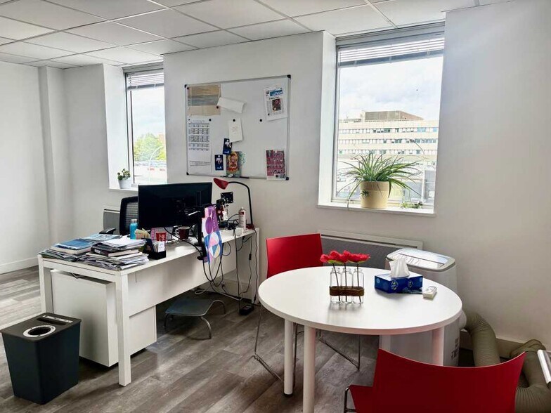 Bureau dans Créteil à louer - Photo de l’immeuble – Image 2 sur 19