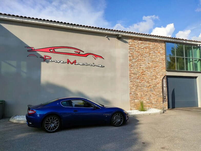 Local d'activités dans Signes à vendre - Photo de l’immeuble – Image 3 sur 22