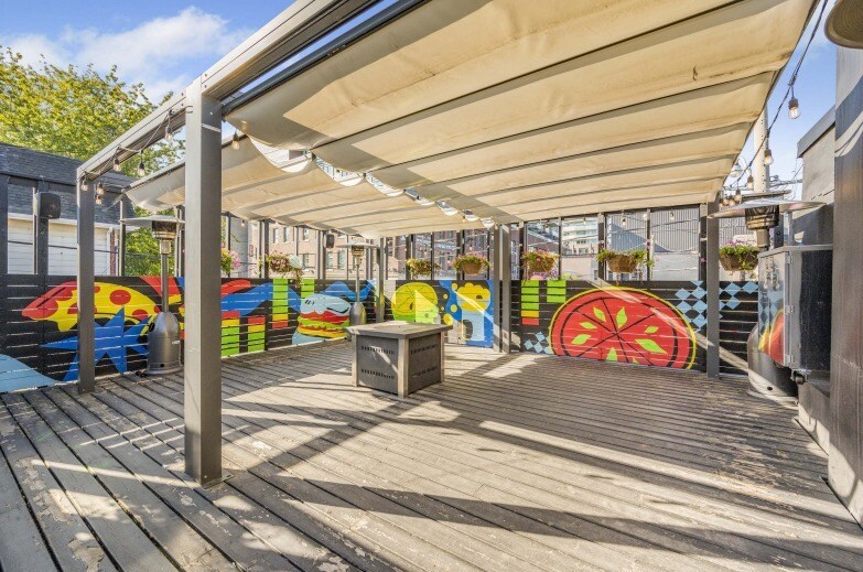 709 E Queen St, Toronto, ON à louer - Photo de l’immeuble – Image 2 sur 3