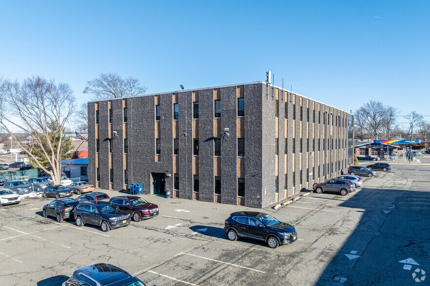 2444 Morris Ave, Union Township, NJ à louer - Photo de l’immeuble – Image 3 sur 13