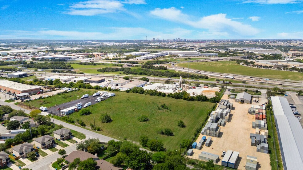 7010 NE Loop 410, San Antonio, TX à louer - Photo de l’immeuble – Image 3 sur 10